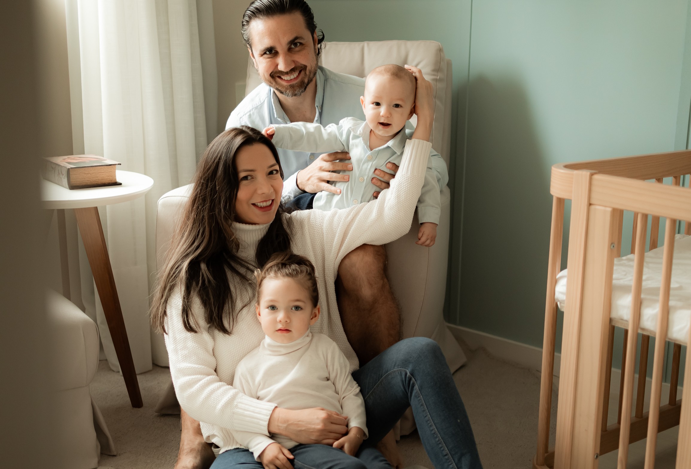 Mãe e bebê em ensaio de acompanhamento