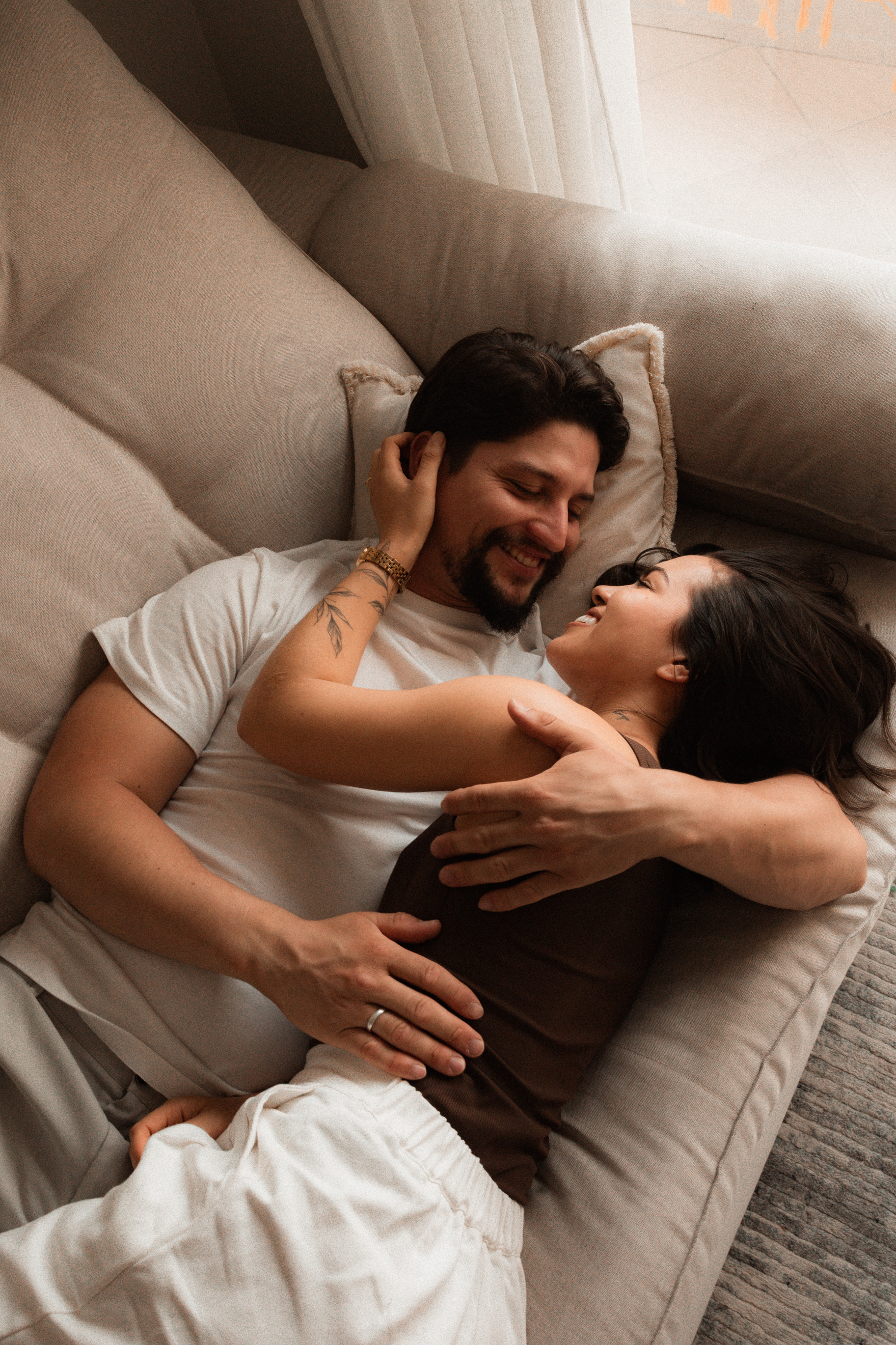 Casal abraçado